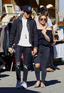 Hilary Duff feet photo thumbnail