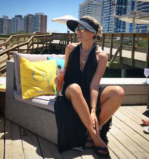 Adriane Galisteu feet photo thumbnail