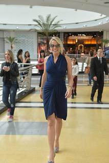 Adriane Galisteu feet photo thumbnail