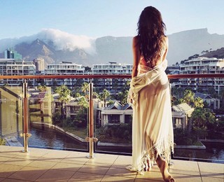 Shay Mitchell feet photo thumbnail