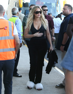 Khloé Kardashian feet photo thumbnail