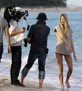 Martha Hunt feet photo thumbnail