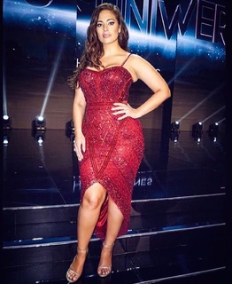 Ashley Graham feet photo thumbnail