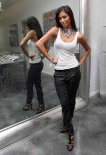 Nicole Scherzinger feet photo thumbnail