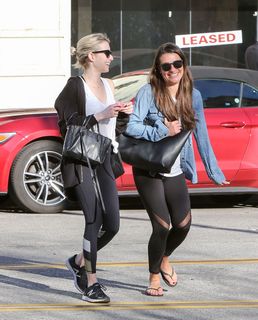 Lea Michele feet photo thumbnail