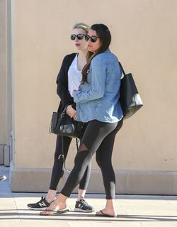 Lea Michele feet photo thumbnail