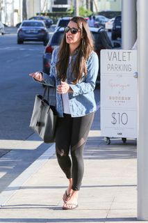 Lea Michele feet photo thumbnail