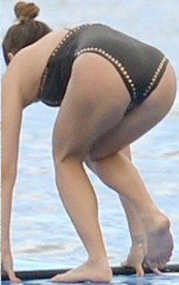 Lea Michele feet photo thumbnail