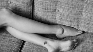 Laura Whitmore feet photo thumbnail