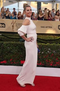 Rebecca Romijn feet photo thumbnail