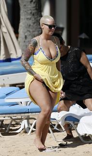 Amber Rose feet photo thumbnail