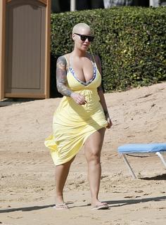 Amber Rose feet photo thumbnail