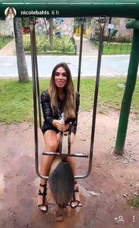 Nicole Bahls feet photo thumbnail