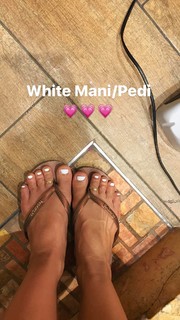 Kino MacGregor feet photo thumbnail