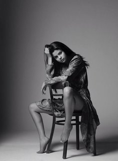Selena Gomez feet photo thumbnail