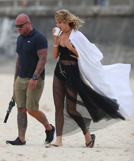 Karlie Kloss feet photo thumbnail