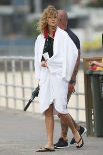 Karlie Kloss feet photo thumbnail