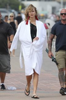 Karlie Kloss feet photo thumbnail
