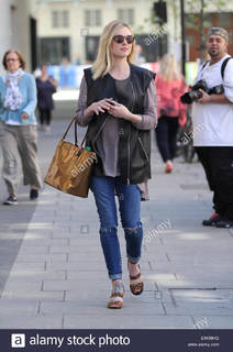 Fearne Cotton feet photo thumbnail