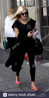 Fearne Cotton feet photo thumbnail