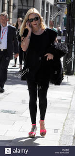 Fearne Cotton feet photo thumbnail