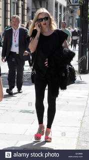 Fearne Cotton feet photo thumbnail