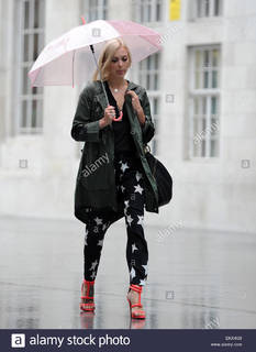 Fearne Cotton feet photo thumbnail