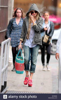 Fearne Cotton feet photo thumbnail