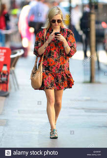 Fearne Cotton feet photo thumbnail