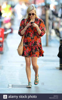 Fearne Cotton feet photo thumbnail