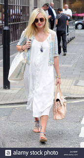 Fearne Cotton feet photo thumbnail