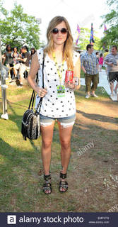 Fearne Cotton feet photo thumbnail
