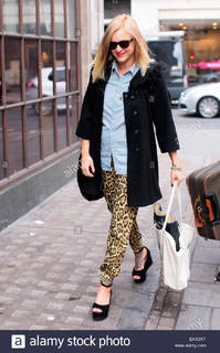 Fearne Cotton feet photo thumbnail