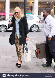Fearne Cotton feet photo thumbnail