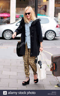 Fearne Cotton feet photo thumbnail