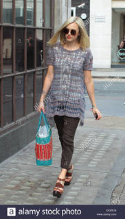Fearne Cotton feet photo thumbnail