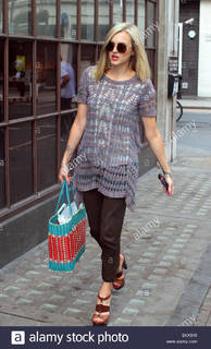 Fearne Cotton feet photo thumbnail