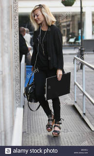 Fearne Cotton feet photo thumbnail