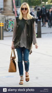 Fearne Cotton feet photo thumbnail