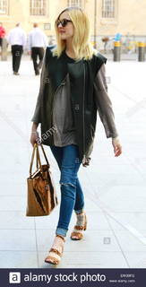 Fearne Cotton feet photo thumbnail