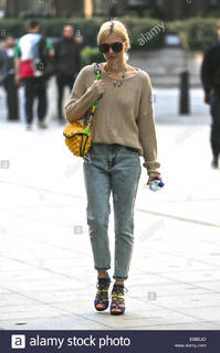 Fearne Cotton feet photo thumbnail