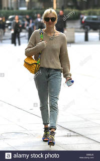 Fearne Cotton feet photo thumbnail