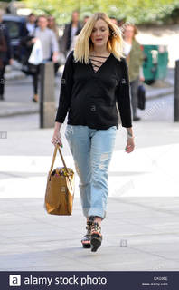Fearne Cotton feet photo thumbnail