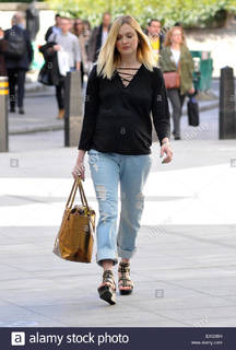 Fearne Cotton feet photo thumbnail