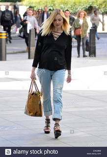 Fearne Cotton feet photo thumbnail