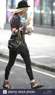 Fearne Cotton feet photo thumbnail