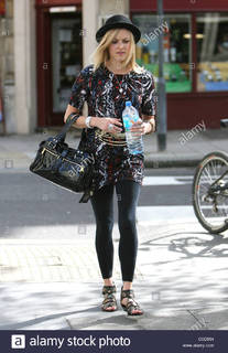 Fearne Cotton feet photo thumbnail