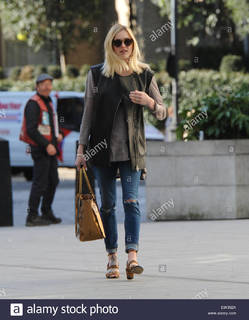 Fearne Cotton feet photo thumbnail