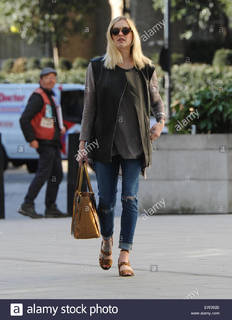 Fearne Cotton feet photo thumbnail