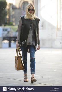 Fearne Cotton feet photo thumbnail